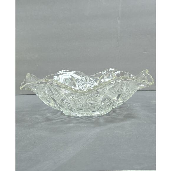 Clear Pressed Glass Serving Bowl Scalloped Edge Starburst Pattern Decor - Picture 4 of 6